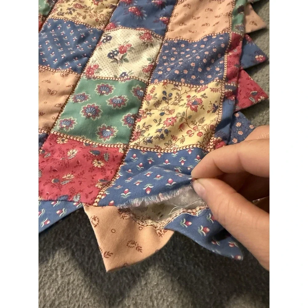 Handmade Patchwork Wall Lap Quilt Scalloped Prairie-Point Edge Cottage Granny